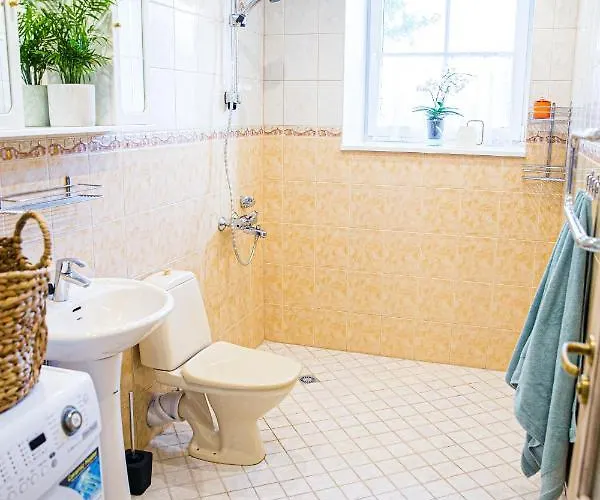 شقة 4 Bedroom 166m2 With Sauna In The 600m From The In A Quiet Family *